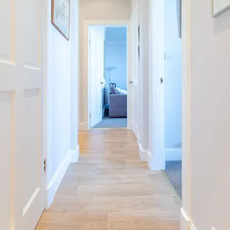 Beautiful Center 1 Bed With Park View Apartamento