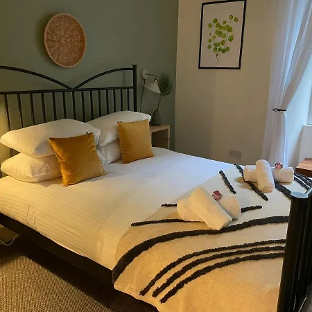 Apartment Cozy With Character Spacious Main Door Flat In Vibrant Leith Edinburgh