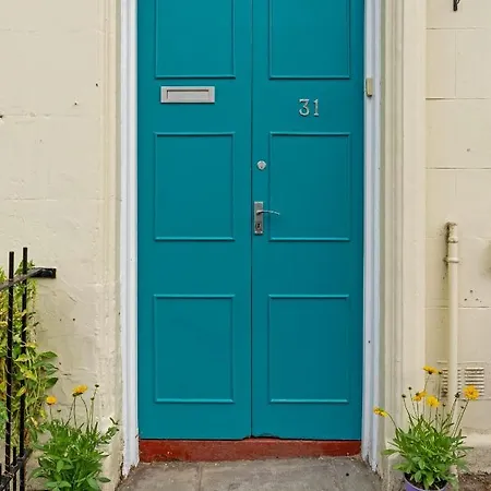 Apartment Cozy With Character Spacious Main Door Flat In Vibrant Leith *