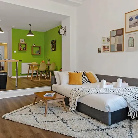 Cozy With Character Spacious Main Door Flat In Vibrant Leith * Edinburgh