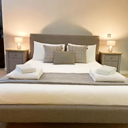 Апартаменты Quartermile Meadows View 2 Bedroom - With Free Parking *