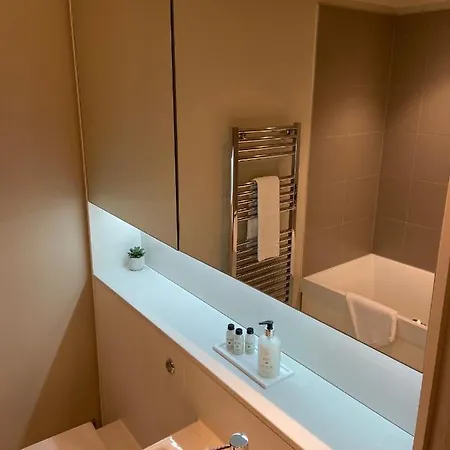 Quartermile Meadows View 2 Bedroom - With Free Parking * Эдинбург