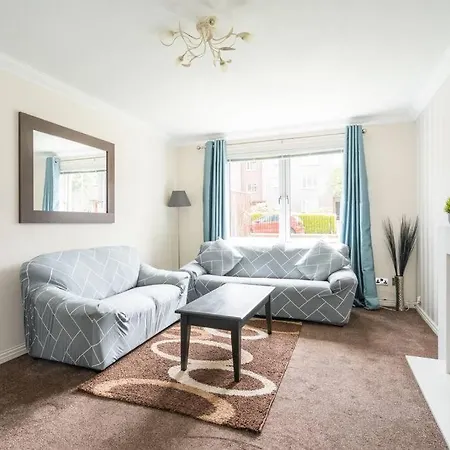 Lovely 2 Bedroom Flat With Free Parking And Garden דירה *