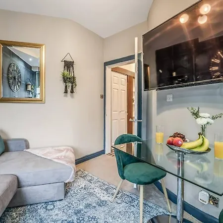 Stunning Central Abode Apartment *
