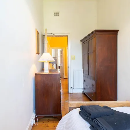 5-bedroom Flat * Edinburgh