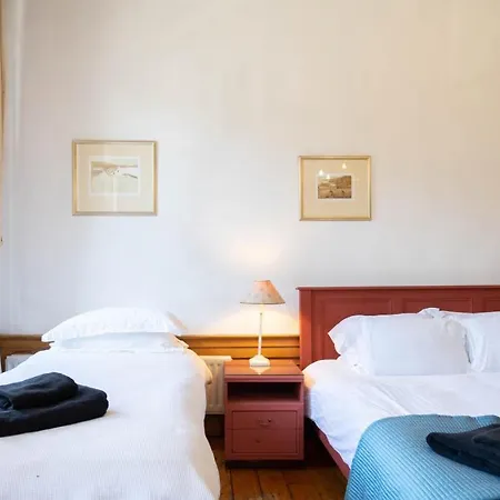 5-bedroom Flat Apartment