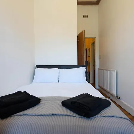 5-bedroom Flat Apartment *