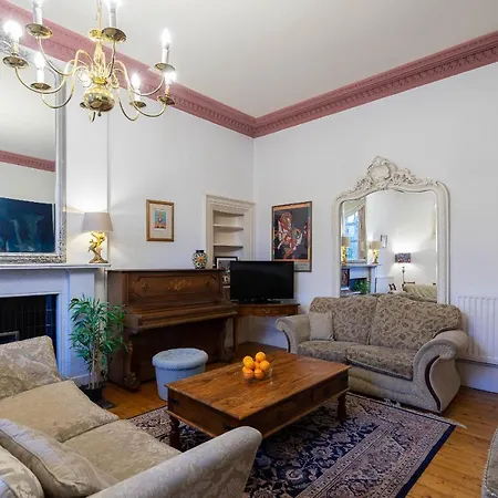 Apartment 5-bedroom Flat Edinburgh