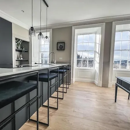 Super Modern & Stylish, Luxury 2 Bedroom Apt Appartement *