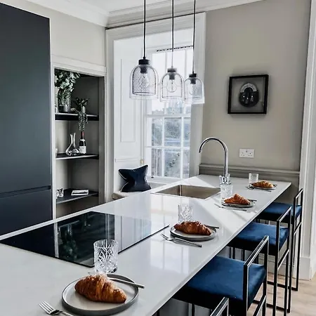 Super Modern & Stylish, Luxury 2 Bedroom Apt Appartement