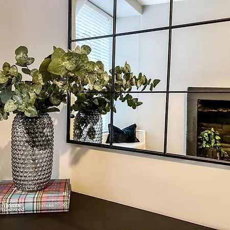 Super Modern & Stylish, Luxury 2 Bedroom Apt