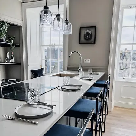 Super Modern & Stylish, Luxury 2 Bedroom Apt Appartement