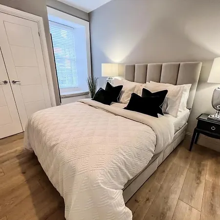 Super Modern & Stylish, Luxury 2 Bedroom Apt Appartement *