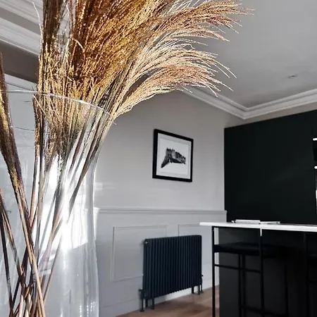 Super Modern & Stylish, Luxury 2 Bedroom Apt *