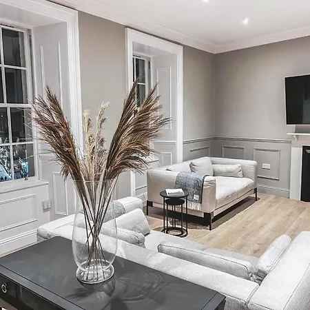 Super Modern & Stylish, Luxury 2 Bedroom Apt Appartement