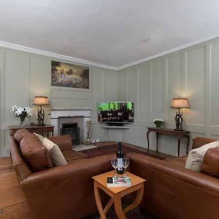 Feriehus Drylaw House, Grade A Listed Mansion Near Centre Edinburgh