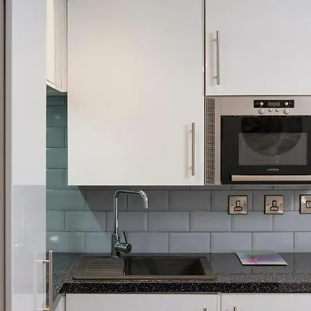 בית הארחה 48 Gilmore Place Residences *