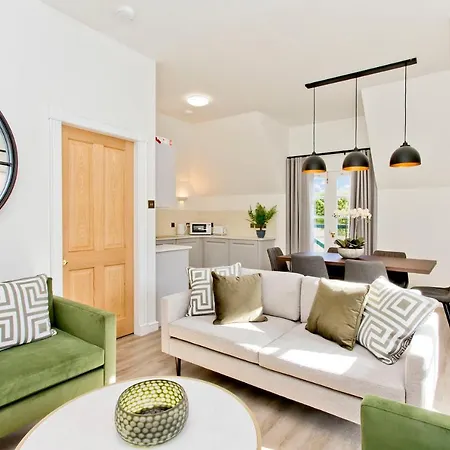Apartment Newly Reno'd 2 Bed With Free Parking *