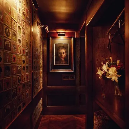 House Of Gods Royal Mile ホテル 4*