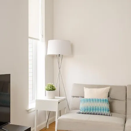 Spacious&Bright 2BDR 2BA Apartment *