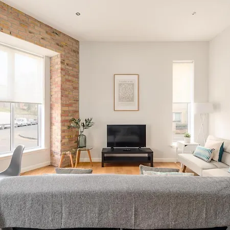 Spacious&Bright 2BDR 2BA Apartment