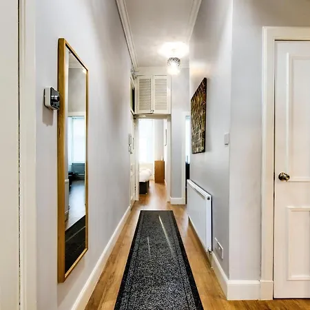 Apartamento Modern Sleeps 6 *