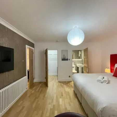 Elite 3 Bed New Town With Private Walled Garden