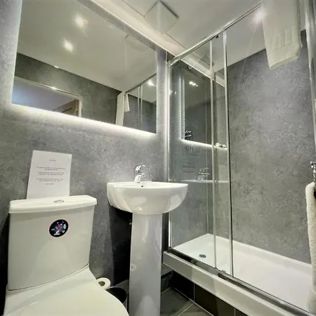 Elite 3 Bed New Town With Private Walled Garden *