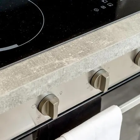 Refurbished Studio Next To The Royal Mile