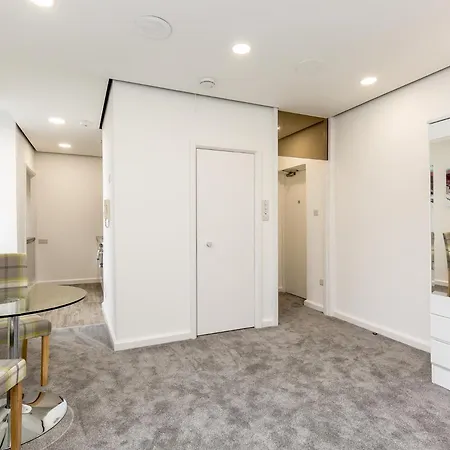 Refurbished Studio Next To The Royal Mile * Edinburgh