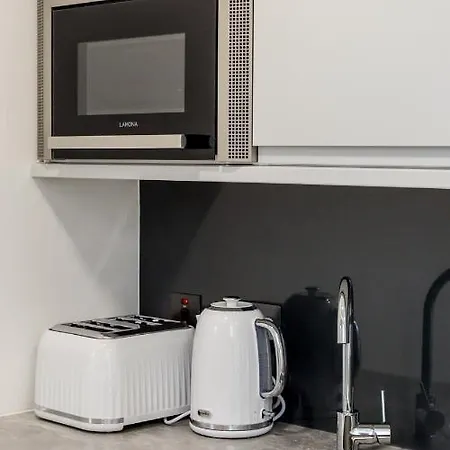 Refurbished Studio Next To The Royal Mile