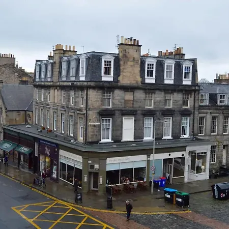 Daire Large Central New Town Flat *