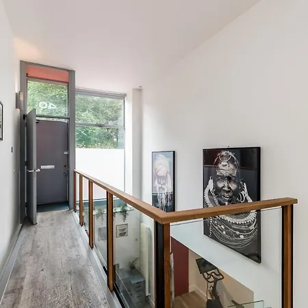 Luxury Architect Designed 13 Mins To Royal Mile Edinburg