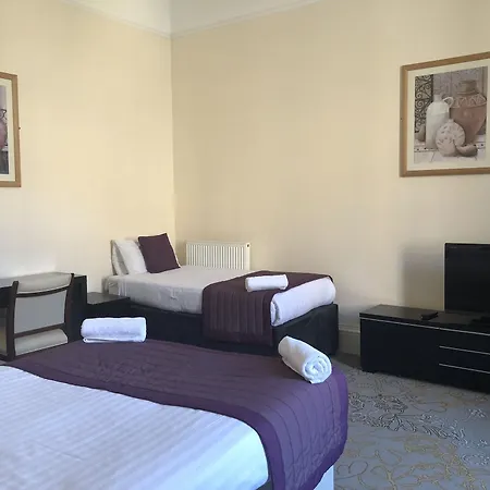 Cairn & 3* Edynburg