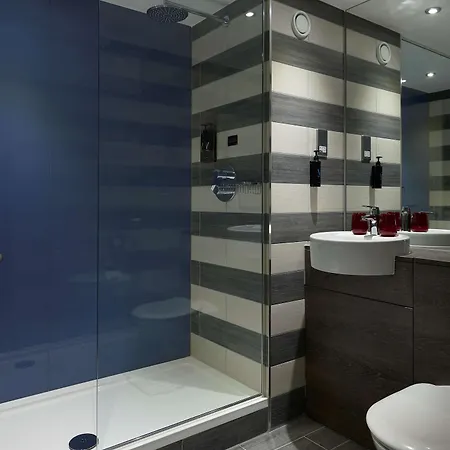 Village Hotell