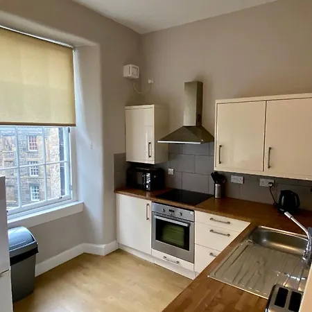 Grassmarket Apartment *