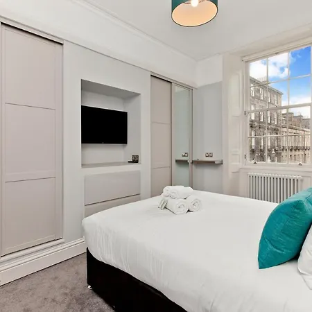 Modern & Spacious 1 Bed Apt, West End