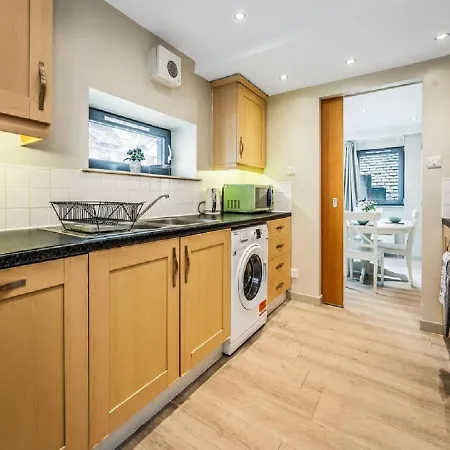 Appartement Heart Of Edinburgh's Old Town - Modern 2 Bedroom & Lift - Old Fishmarket Close. *