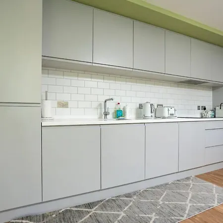 Amazing 2 Bedroom With Views Of Castle