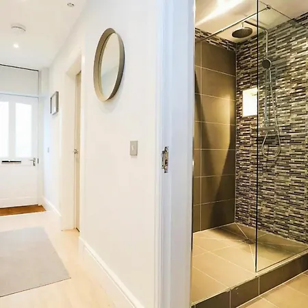 Modern 3 Bedroom Apartment, West End Edinburgh