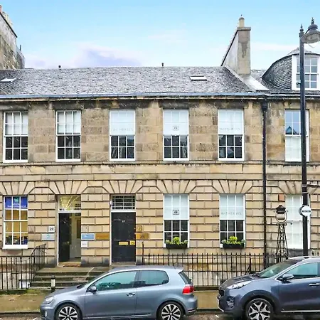 Modern 3 Bedroom Apartment, West End Appartement *