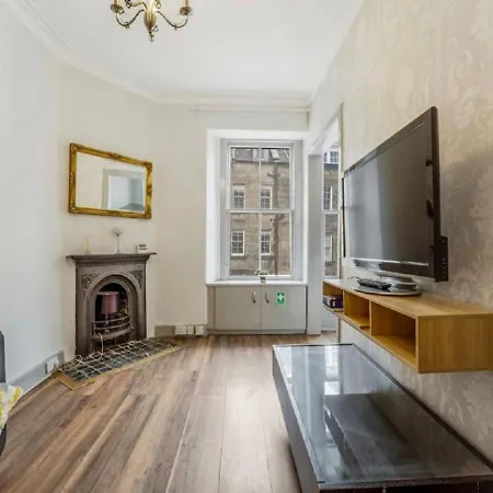 Castle View - 1 Bedroom - Heart Of The Famous Royal Mile & 1 Minute Walk To Castle *