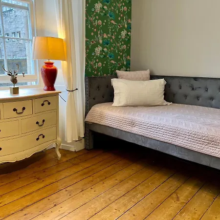 Old Town Centre 5 Mins To Castle Apartment *