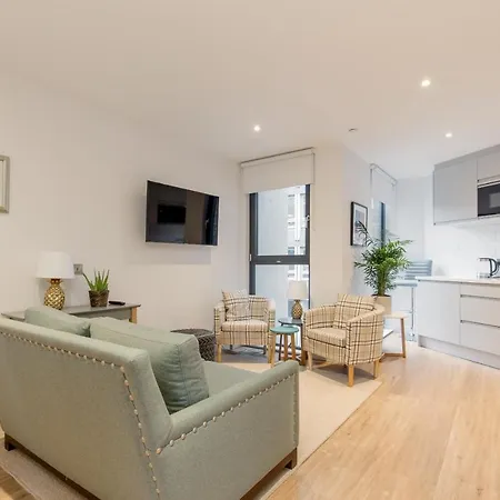 Sophisticated Studio For 2 W/ Edin Castle Views Edinburgh