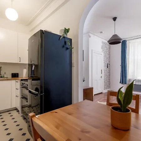 Stylish Flat In With Private Garden Апартаменты *