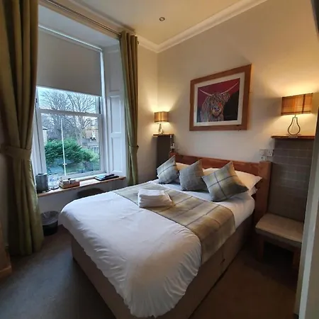 18 Craigmillar Park