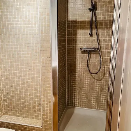 Modern 2bed 2bath Ground Floor Appartement *