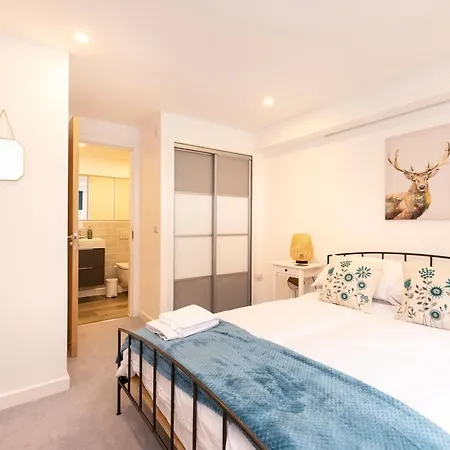 Appartement Modern 3-storey 3-bedroom Edinburgh