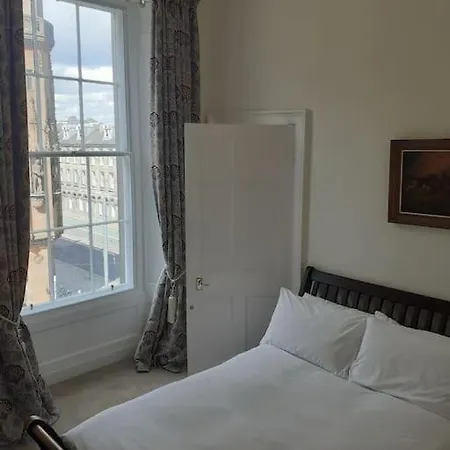 St Quarter 2 Bed *