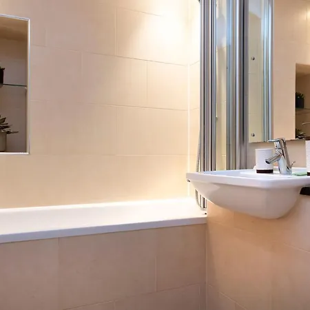 Апартаменты Joivy Luxury Flat Near Castle